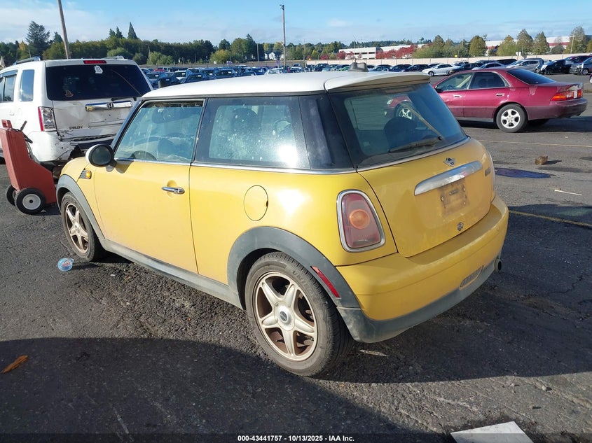 WMWMF33587TL67033 2007 MINI COOPER photo no. 3