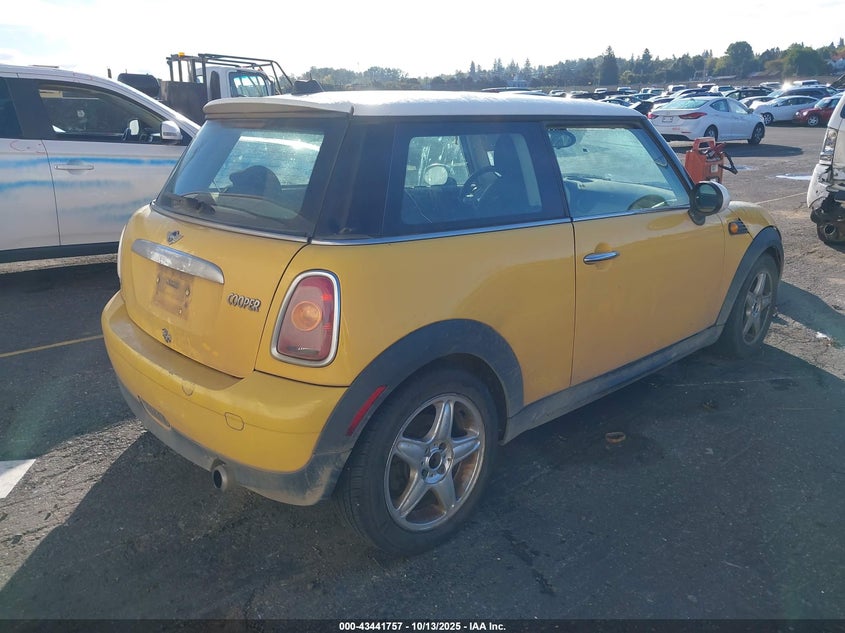 WMWMF33587TL67033 2007 MINI COOPER photo no. 4