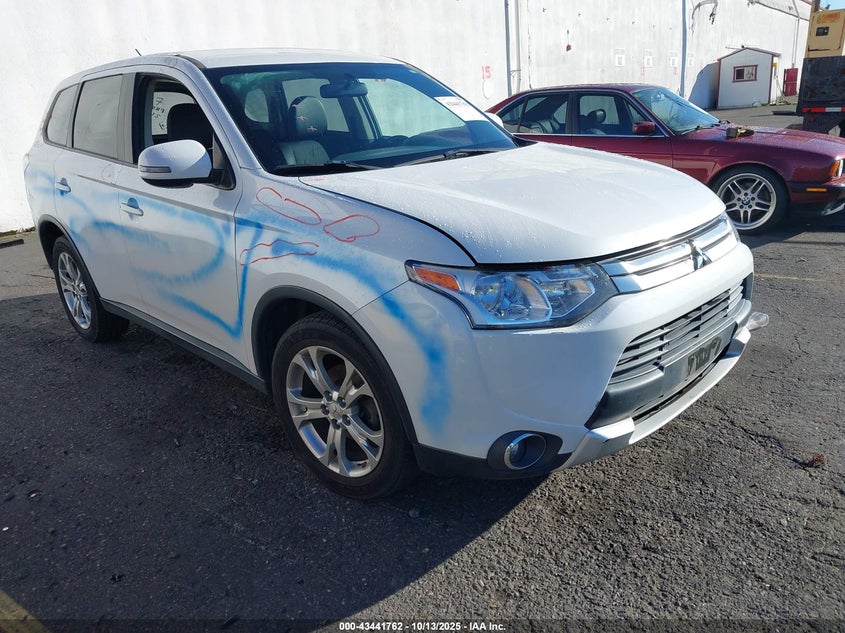 MITSUBISHI OUTLANDER SE