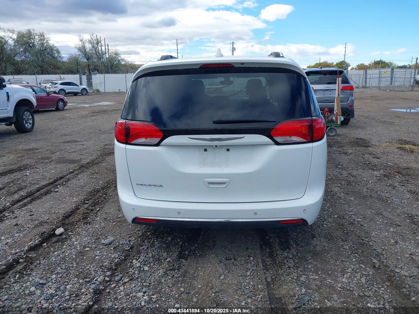 2019 Chrysler Pacifica Touring L VIN: 2C4RC1BG9KR548232 Lot: 43441894