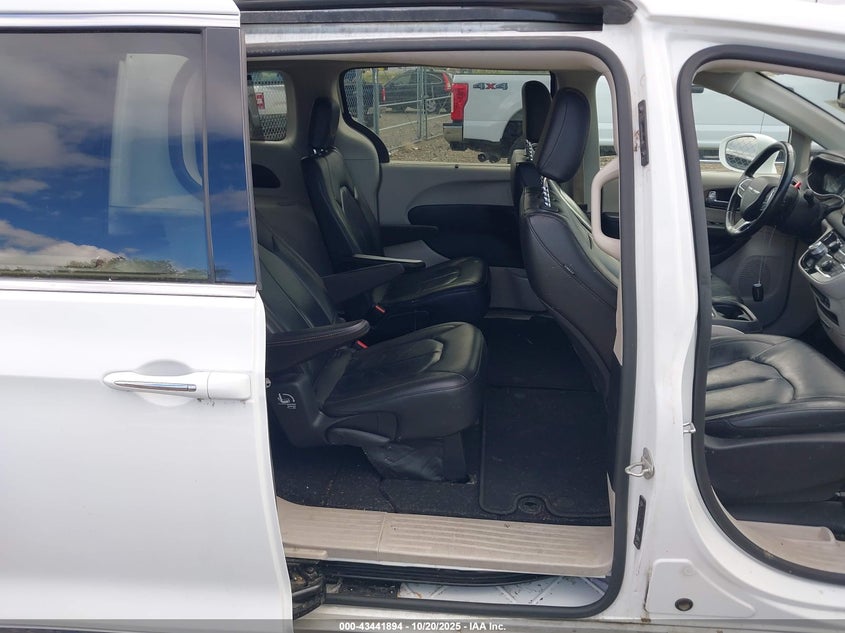 2019 Chrysler Pacifica Touring L VIN: 2C4RC1BG9KR548232 Lot: 43441894