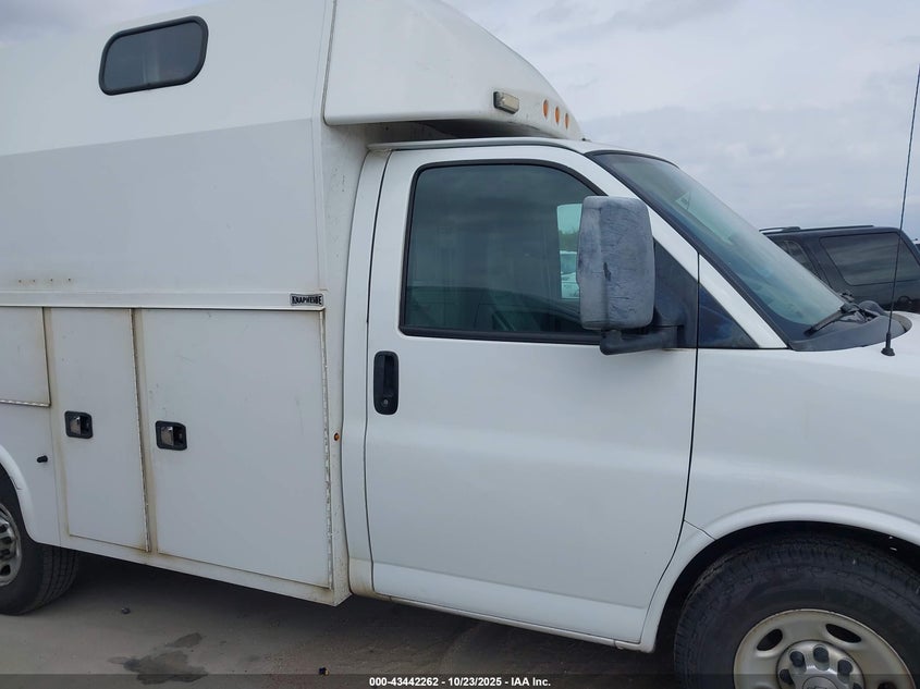 2017 Chevrolet Express Cutaway Work Van VIN: 1GB0GRFF3H1337297 Lot: 43442262