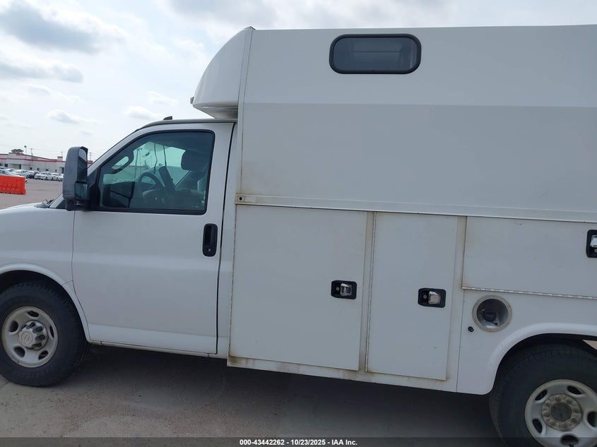 2017 Chevrolet Express Cutaway Work Van VIN: 1GB0GRFF3H1337297 Lot: 43442262