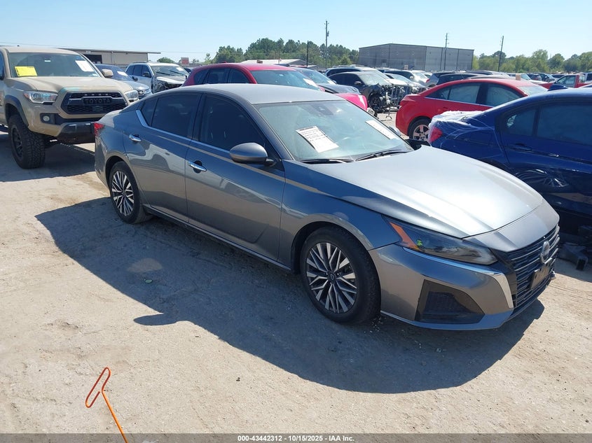 NISSAN ALTIMA SV FWD