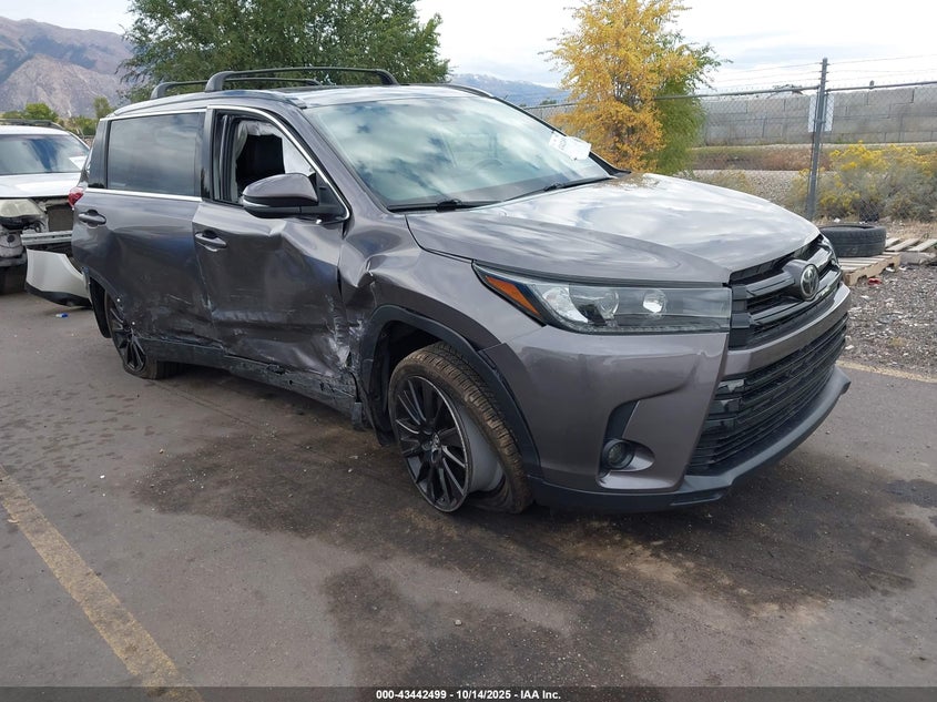 TOYOTA HIGHLANDER SE