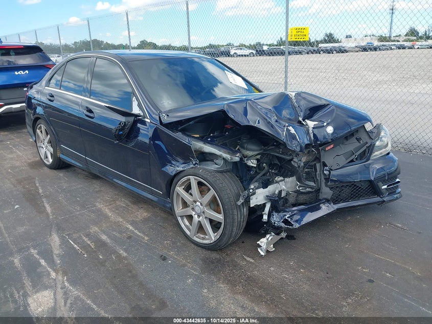 MERCEDES-BENZ C-CLASS LUXURY/SPORT