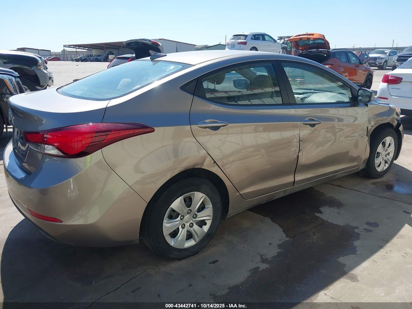 2016 HYUNDAI ELANTRA SE 5NPDH4AE9GH714380