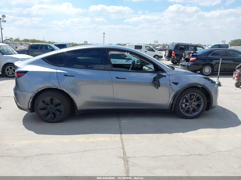 2024 Tesla Model Y Long Range Dual Motor All-Wheel Drive VIN: 7SAYGDEE7RA320490 Lot: 43442940
