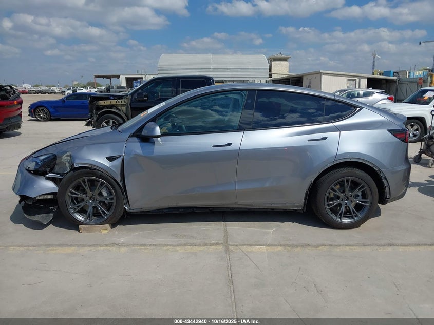 2024 Tesla Model Y Long Range Dual Motor All-Wheel Drive VIN: 7SAYGDEE7RA320490 Lot: 43442940