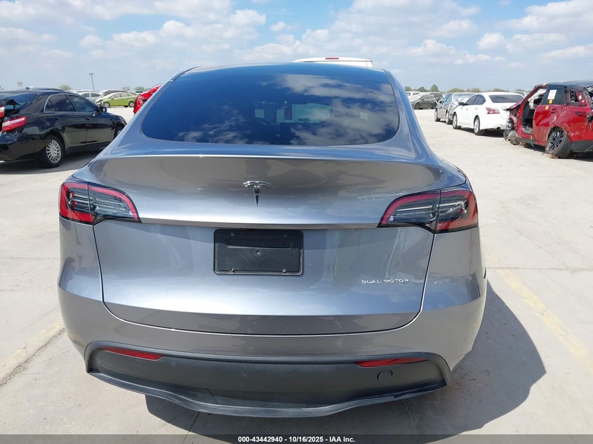 2024 Tesla Model Y Long Range Dual Motor All-Wheel Drive VIN: 7SAYGDEE7RA320490 Lot: 43442940