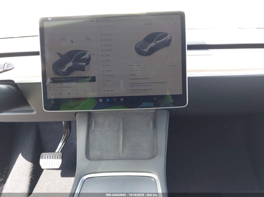 2024 Tesla Model Y Long Range Dual Motor All-Wheel Drive VIN: 7SAYGDEE7RA320490 Lot: 43442940