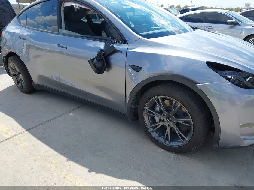 2024 Tesla Model Y Long Range Dual Motor All-Wheel Drive VIN: 7SAYGDEE7RA320490 Lot: 43442940