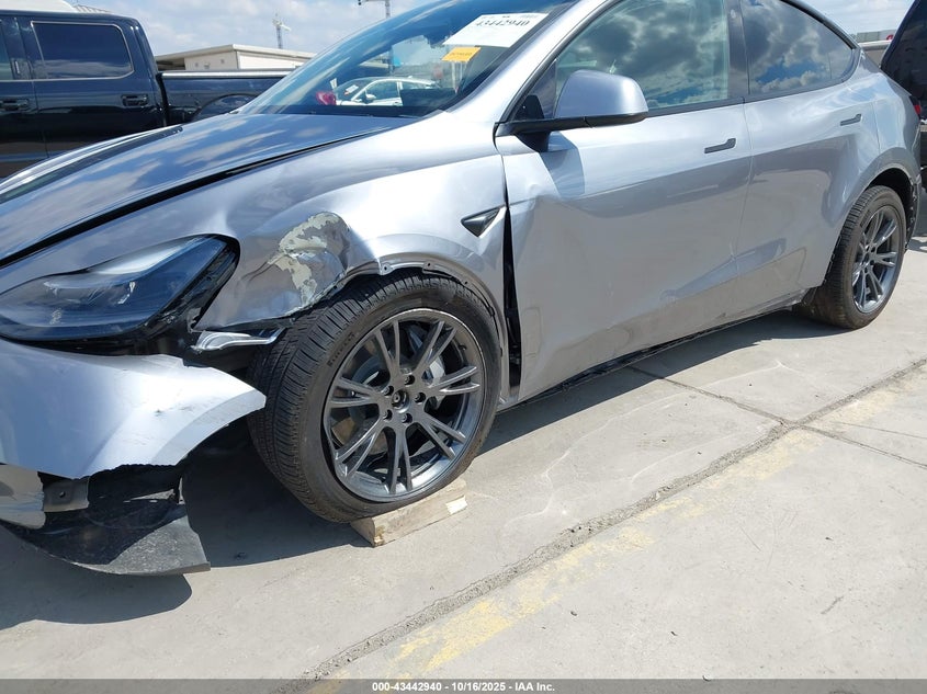 2024 Tesla Model Y Long Range Dual Motor All-Wheel Drive VIN: 7SAYGDEE7RA320490 Lot: 43442940