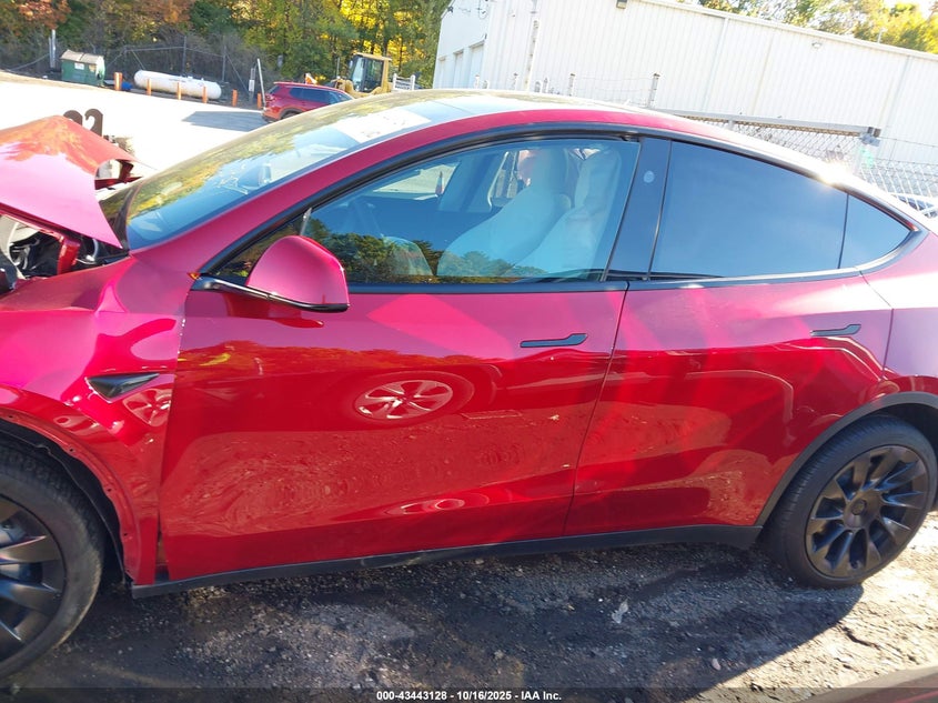 2025 Tesla Model Y Long Range Dual Motor All-Wheel Drive VIN: 7SAYGDEE6SA347587 Lot: 43443128