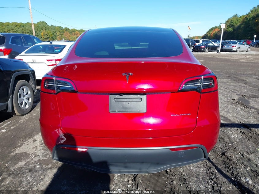 2025 Tesla Model Y Long Range Dual Motor All-Wheel Drive VIN: 7SAYGDEE6SA347587 Lot: 43443128