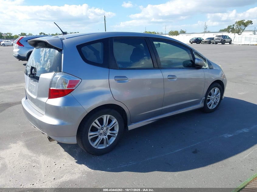 JHMGE8H45AS018195 2010 HONDA FIT photo no. 4