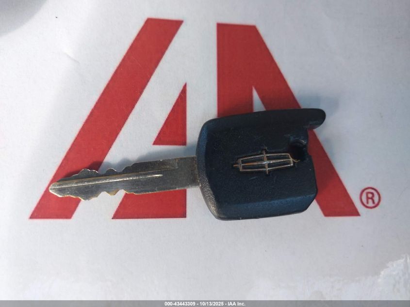 2004 Lincoln Town Car Ultimate VIN: 1LNHM83W74Y682920 Lot: 43443309