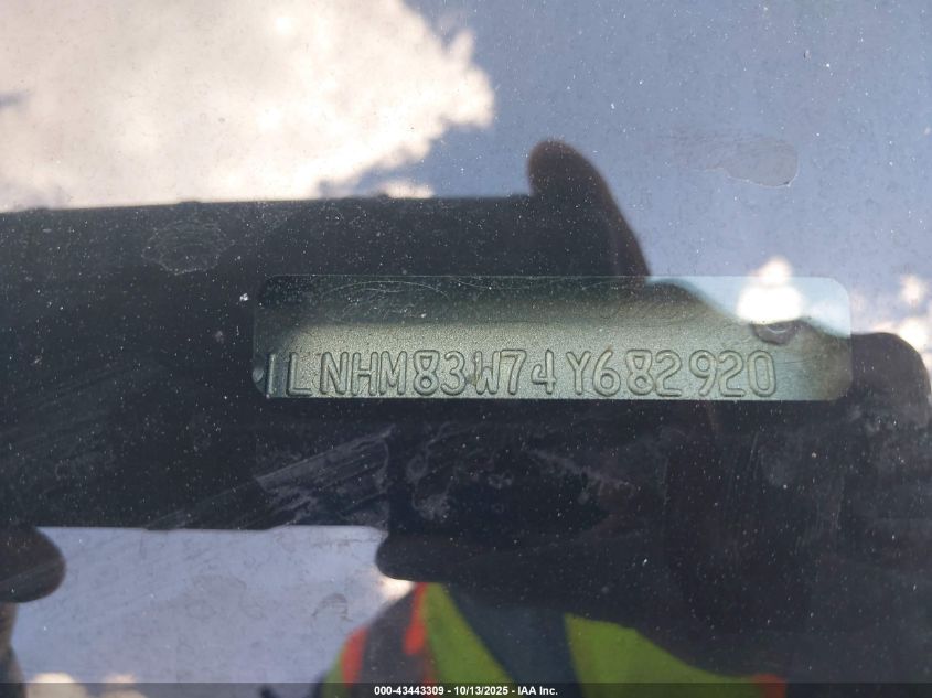 2004 Lincoln Town Car Ultimate VIN: 1LNHM83W74Y682920 Lot: 43443309