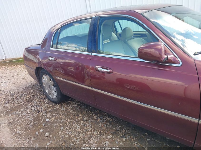 2004 Lincoln Town Car Ultimate VIN: 1LNHM83W74Y682920 Lot: 43443309