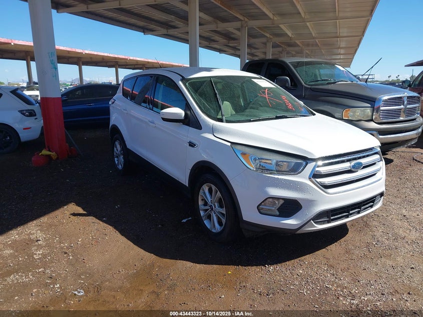2017 Ford Escape Se white suv gasoline 1FMCU0GD2HUB82648 photo #1