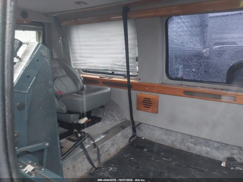 2001 Ford E-250 Recreational VIN: 1FDPE24L51HA93466 Lot: 43443370