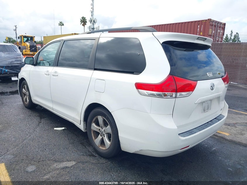 5TDKK3DC4ES489483 2014 TOYOTA SIENNA photo no. 3