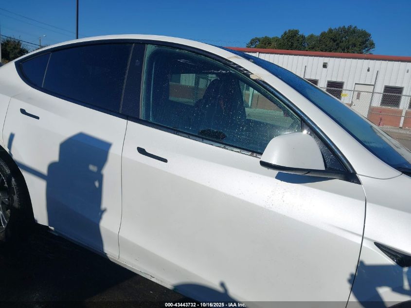 2024 Tesla Model Y Long Range Dual Motor All-Wheel Drive VIN: 7SAYGDEE5RA305213 Lot: 43443732