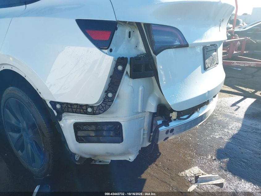 2024 Tesla Model Y Long Range Dual Motor All-Wheel Drive VIN: 7SAYGDEE5RA305213 Lot: 43443732