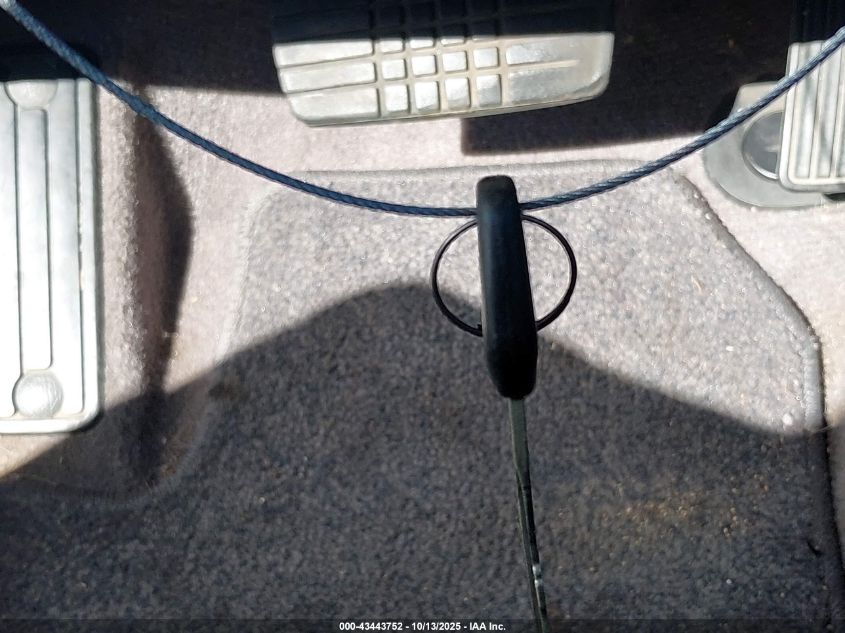 2001 Subaru Legacy L VIN: 4S3BE635417205575 Lot: 43443752