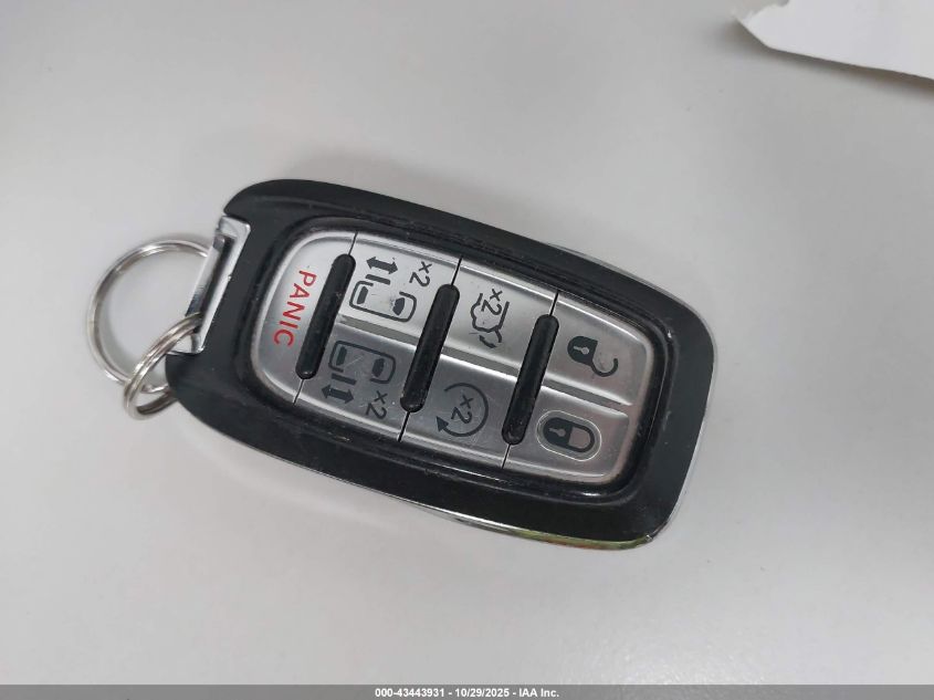 2019 Chrysler Pacifica Touring Plus VIN: 2C4RC1FG4KR569757 Lot: 43443931