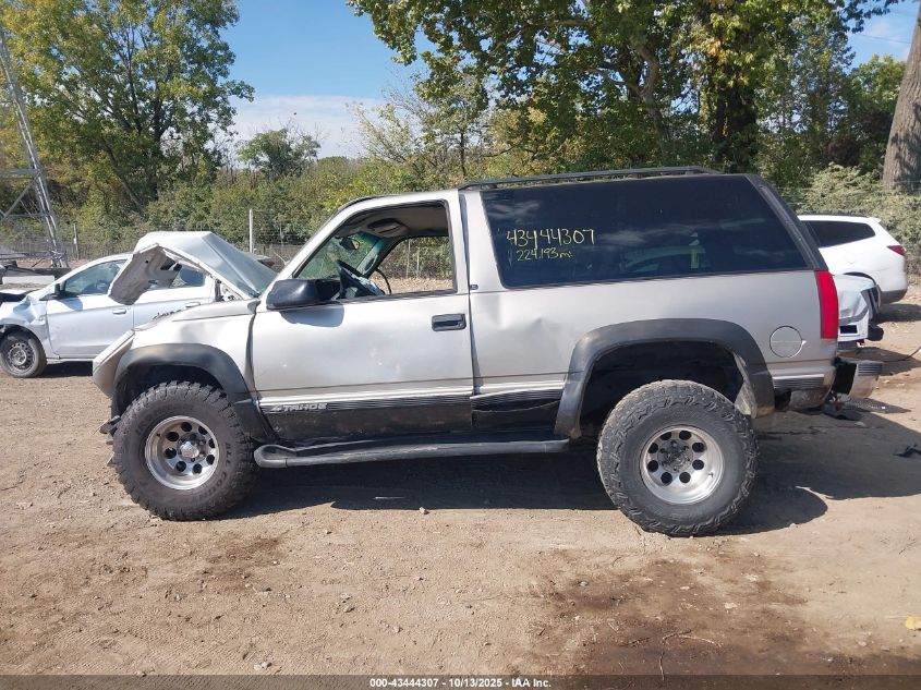 1998 Chevrolet Tahoe VIN: 3GNEK18R2WG123447 Lot: 43444307