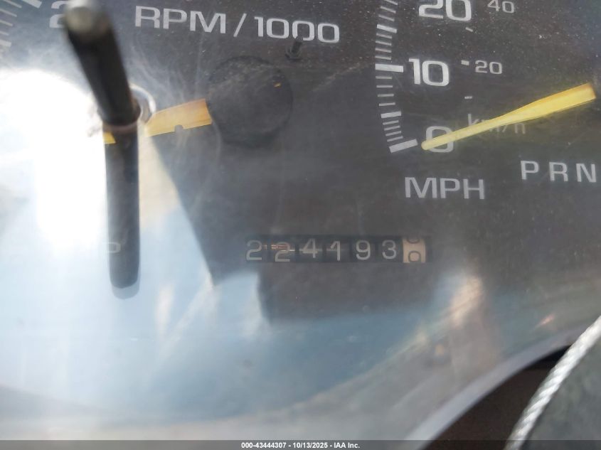 1998 Chevrolet Tahoe VIN: 3GNEK18R2WG123447 Lot: 43444307