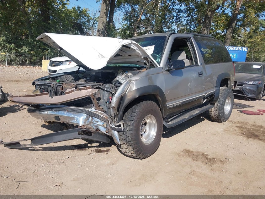 3GNEK18R2WG123447 1998 CHEVROLET TAHOE photo no. 2
