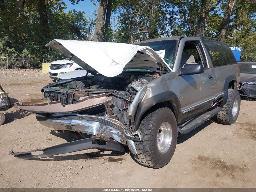 1998 Chevrolet Tahoe VIN: 3GNEK18R2WG123447 Lot: 43444307