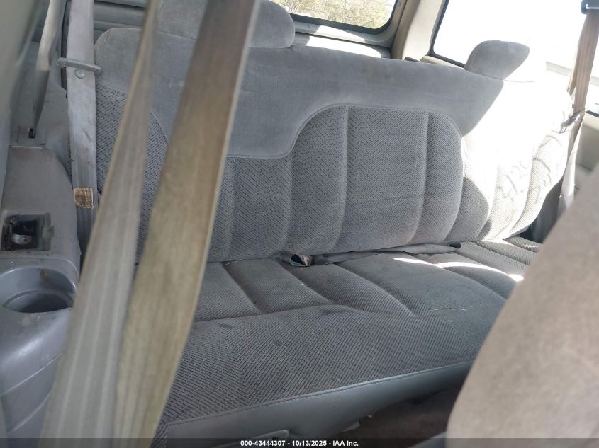 1998 Chevrolet Tahoe VIN: 3GNEK18R2WG123447 Lot: 43444307