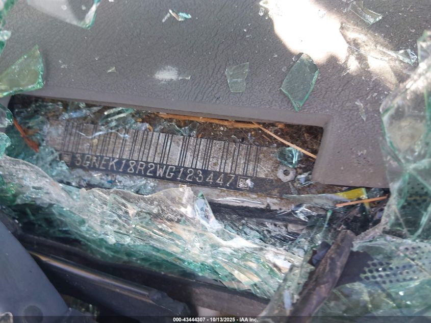 1998 Chevrolet Tahoe VIN: 3GNEK18R2WG123447 Lot: 43444307