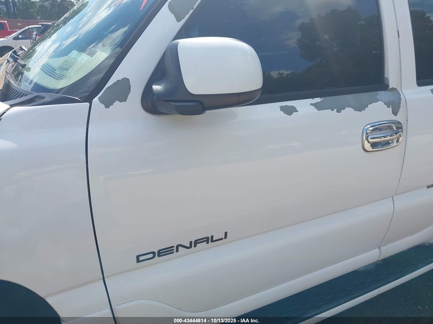 2005 GMC Yukon Denali VIN: 1GKEK63U25J199818 Lot: 43444614