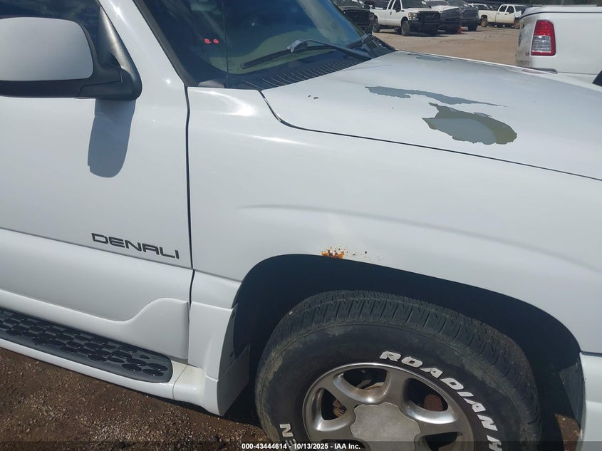 2005 GMC Yukon Denali VIN: 1GKEK63U25J199818 Lot: 43444614