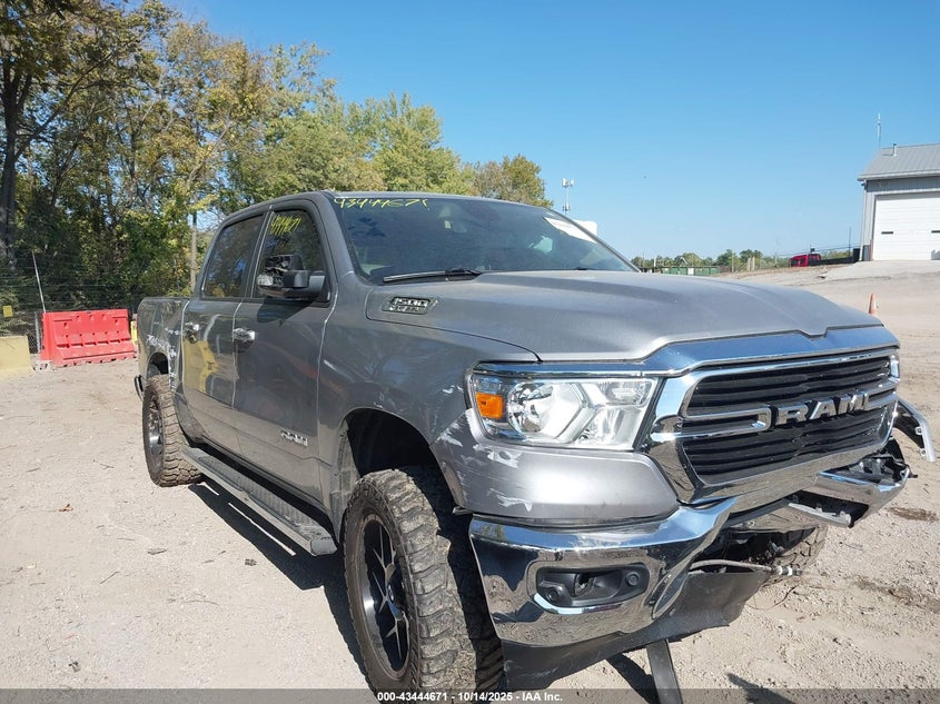 RAM 1500 BIG HORN 4X4 5 7 BOX