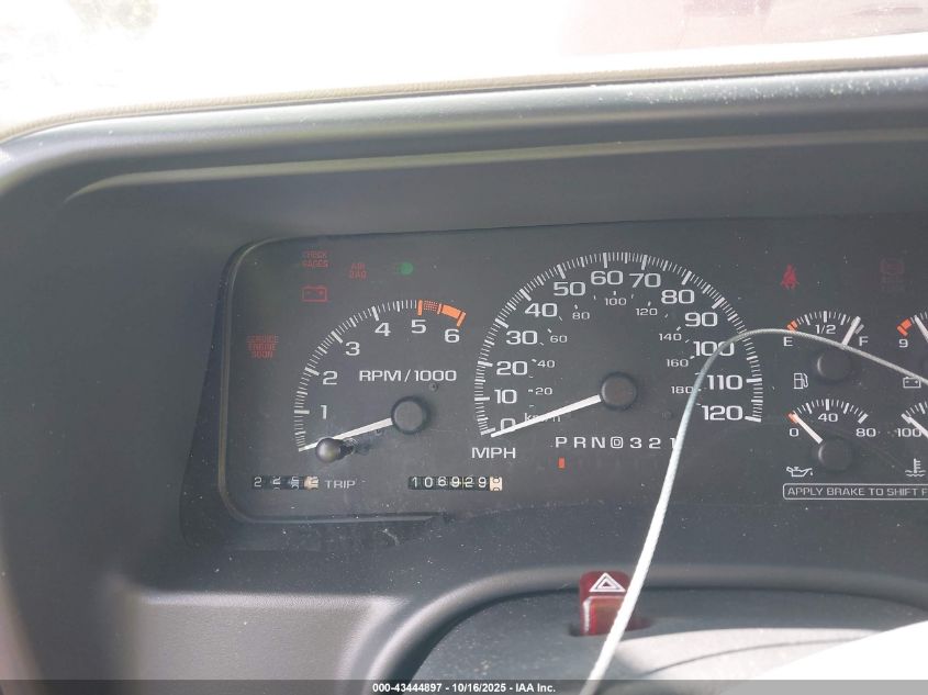 1999 GMC Yukon Denali VIN: 1GKEK13R8XR914474 Lot: 43444897