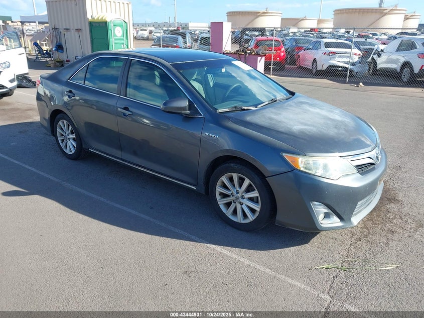 TOYOTA CAMRY HYBRID XLE