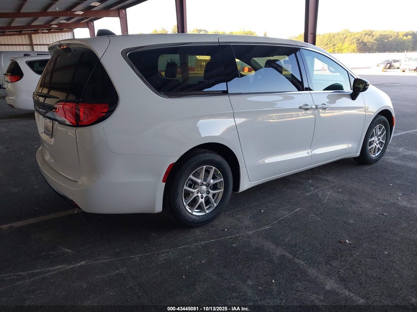 2C4RC1CG7TR185137 2026 CHRYSLER VOYAGER photo no. 4