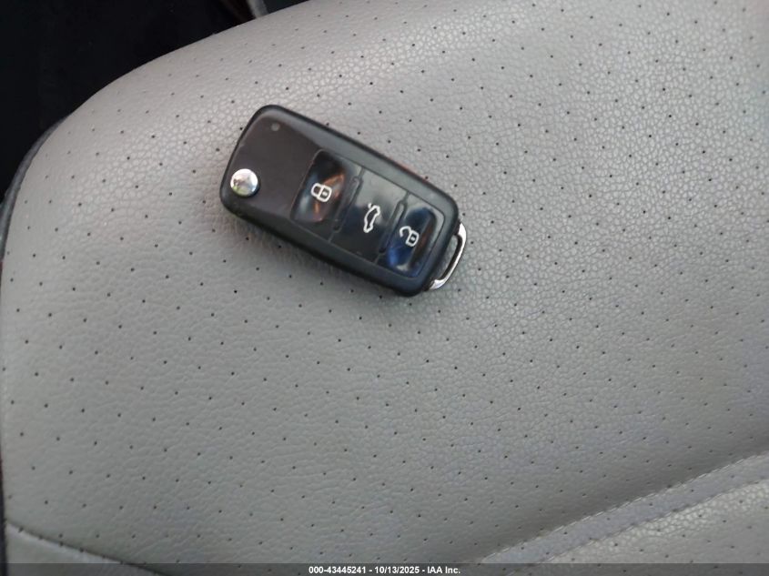 2013 Volkswagen Jetta Hybrid Sel VIN: 3VW637AJ5DM226097 Lot: 43445241