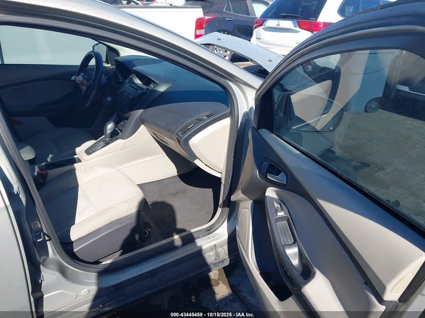 1FADP3K22GL240565 2016 FORD FOCUS photo no. 5