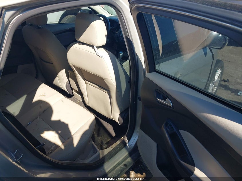 1FADP3K22GL240565 2016 FORD FOCUS photo no. 8