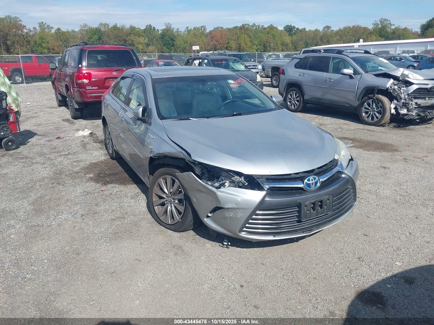 TOYOTA CAMRY HYBRID XLE