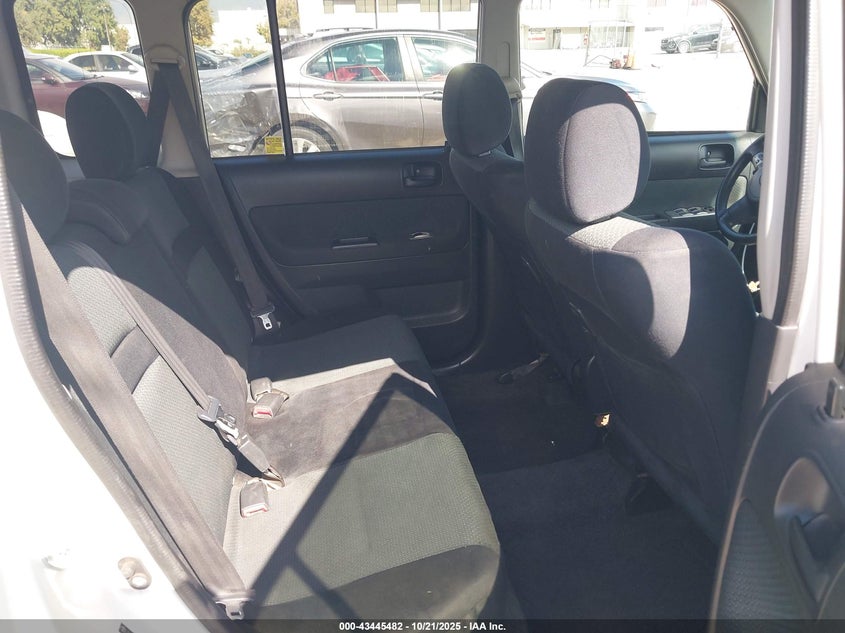 JTLKT324764111944 2006 SCION XB photo no. 8