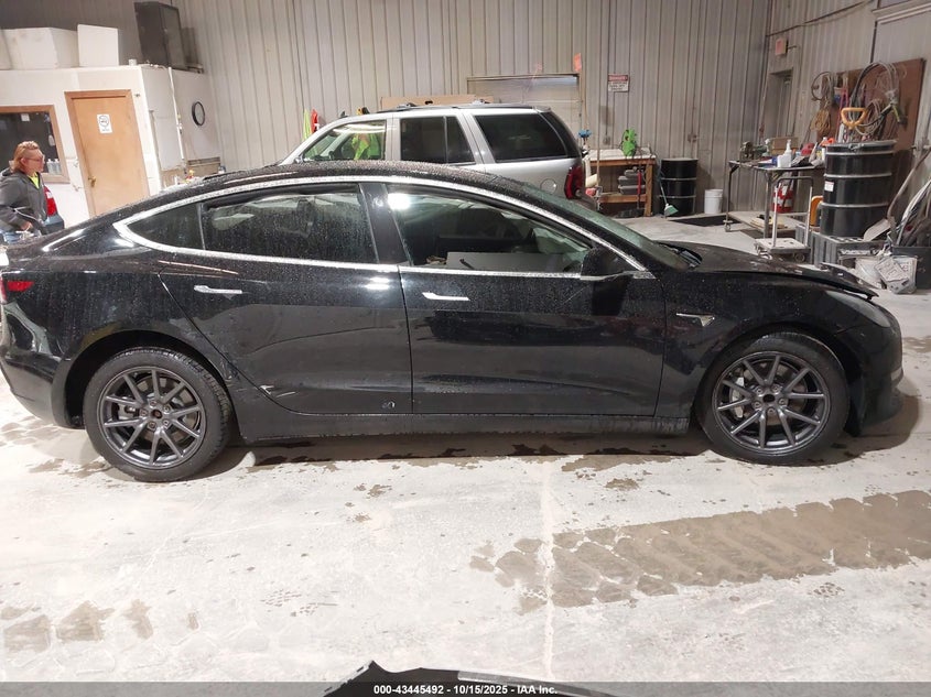 2018 Tesla Model 3 Long Range/Mid Range VIN: 5YJ3E1EA7JF123271 Lot: 43445492