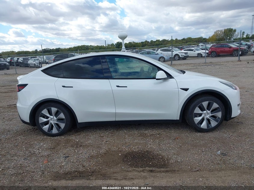 2021 Tesla Model Y Long Range Dual Motor All-Wheel Drive VIN: 5YJYGDEE1MF086369 Lot: 43445531