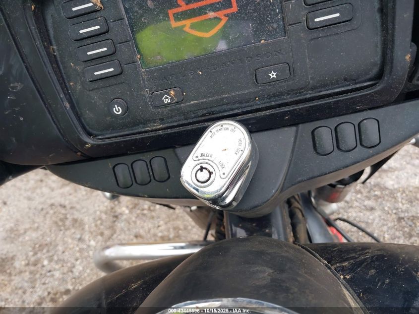 2017 Harley-Davidson Flhx Street Glide VIN: 1HD1KBC1XHB670653 Lot: 43445596